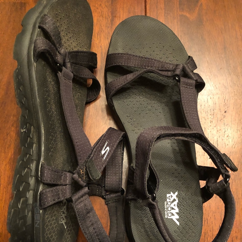 Skechers Goga Max Sandals